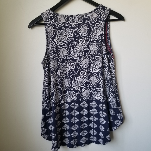 Lucky Brand Women's Sleeveless Embroidered blouse - Picture 2 of 7